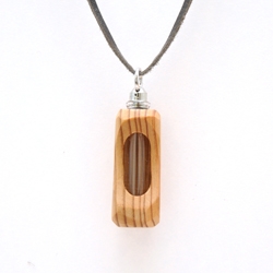 アロマペンダント 天使の小瓶「森の木魂」